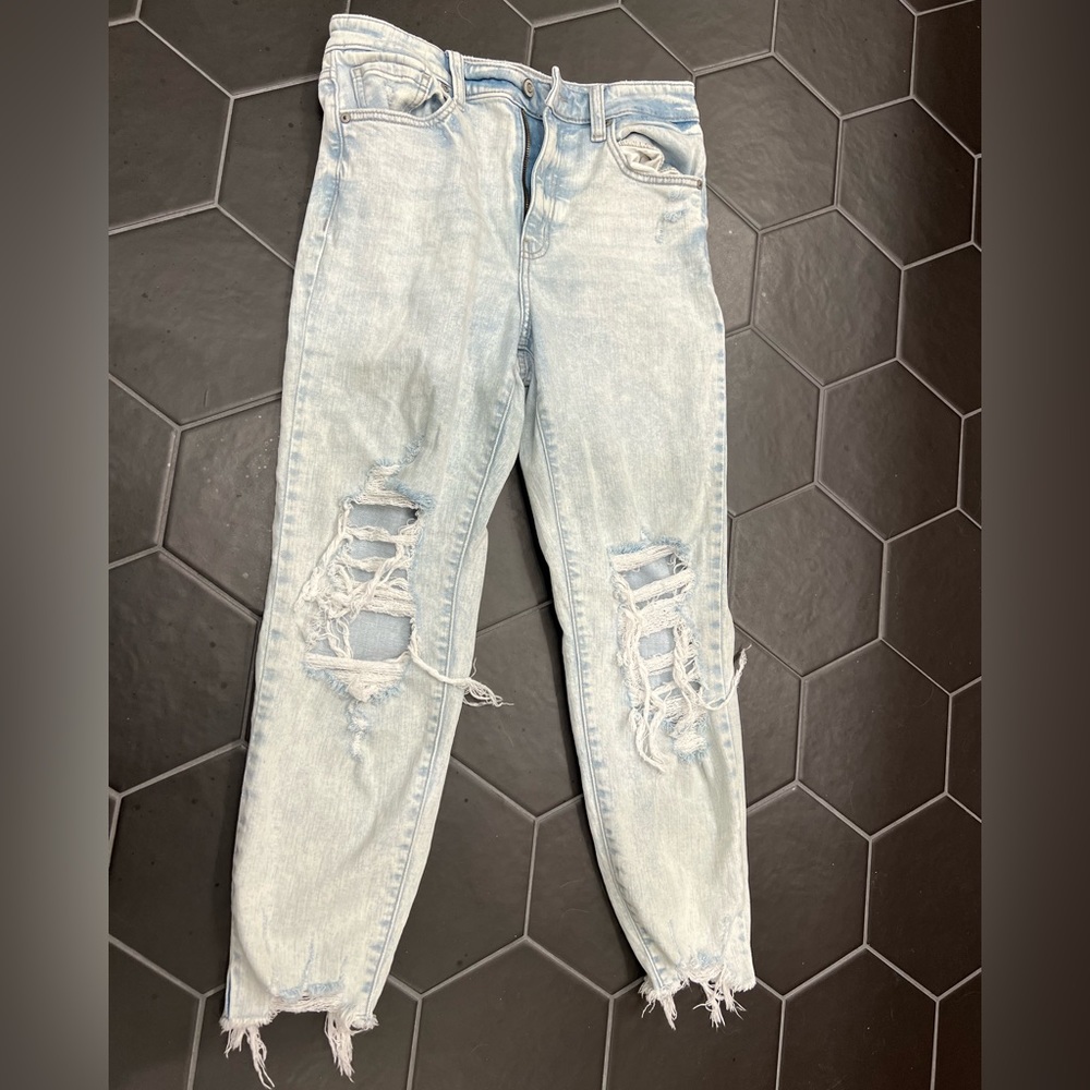 Eunina Tobi size 9 hi rise mom jean light wash